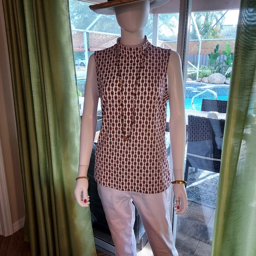 Carolina Belle Montréal  Poly Blend Sleeveless Mocneck Top w back Zip Access.